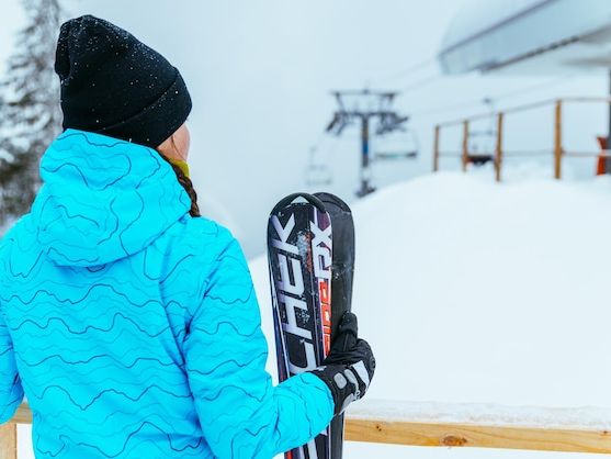 Jak przygotować się do sezonu narciarskiego krok po kroku – kompleksowy przewodnik